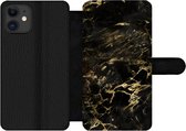 Bookcase Geschikt voor iPhone 11 telefoonhoesje - Zwart - Goud - Verf - Met vakjes - Wallet case met magneetsluiting