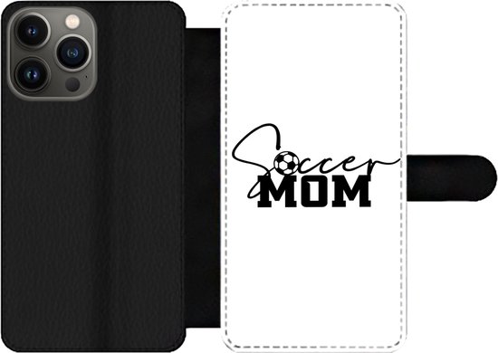 Telefoonhoesje Geschikt voor iPhone 13 Pro Max telefoonhoesje - Quotes - Spreuken - Soccer mom - Voetbalmoeder - Mama - Met vakjes - Wallet case met magneetsluiting