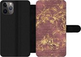 Bookcase Geschikt voor iPhone 11 Pro Max telefoonhoesje - Bloemen - Bladeren - Gold - Met vakjes - Wallet case met magneetsluiting