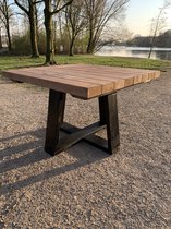 Vierkante tuintafel Tendenza Esclusivo afmeting 1.40 x 1.40 kleur naar keuze  | Douglas steigerhouten balken 6,5cm dik - uniek onderstel Uno | Quattro Design