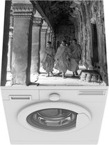 Wasmachine beschermer mat - Drie monniken in Angkor Wat in zwart-wit - Breedte 60 cm x hoogte 60 cm