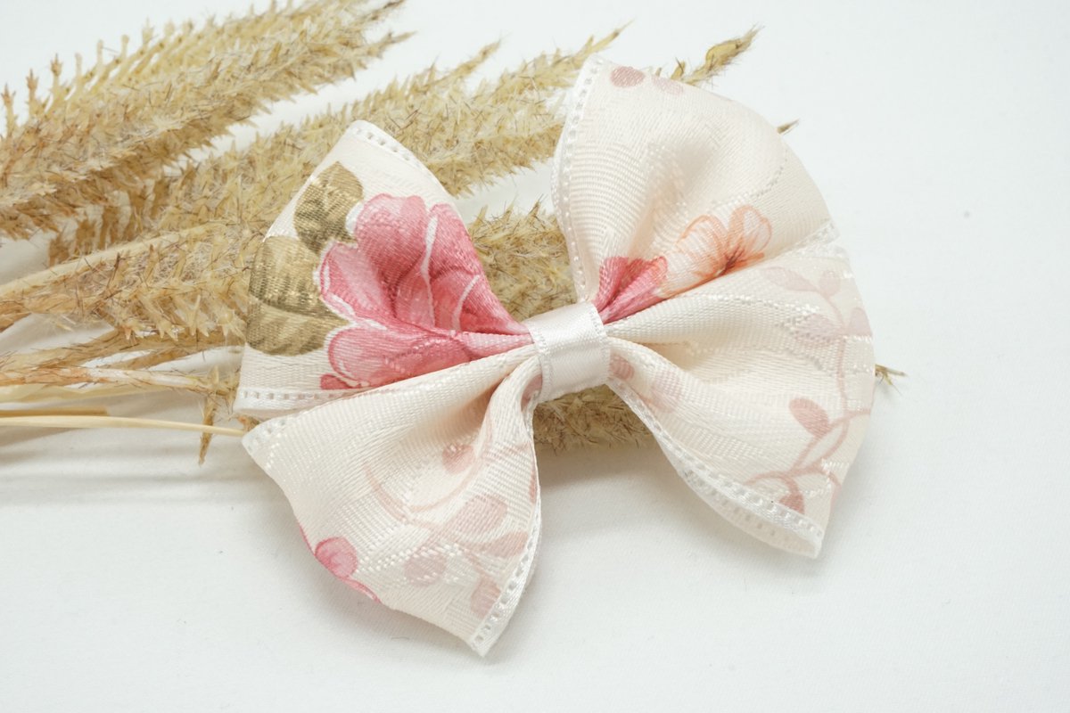 Flower satijn regular haarstrik - Kleur Heel licht roze - Haarstrik - Babyshower - Bows and Flowers