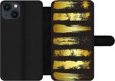 Bookcase Geschikt voor iPhone 13 telefoonhoesje - Gouden strepen op een zwarte achtergrond - Met vakjes - Wallet case met magneetsluiting