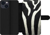 Bookcase Geschikt voor iPhone 13 telefoonhoesje - Dierenprint - Zebra - Zwart - Wit - Met vakjes - Wallet case met magneetsluiting