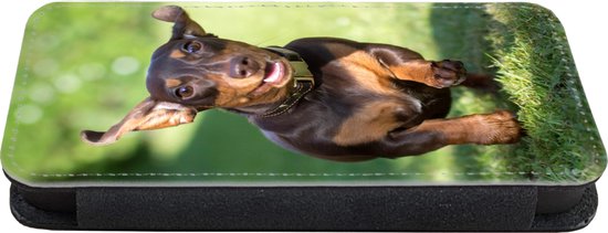 Bookcase Adaptée à la coque de téléphone iPhone 13 - Un Teckel sprintant - Avec compartiments - Étui portefeuille avec fermeture magnétique