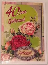 40 jaar getrouwd! Van harte gefeliciteerd! Een bijzondere wenskaart met mooie rozen op een kleurrijke achtergrond. Een dubbele wenskaart inclusief envelop en in folie verpakt.