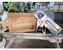 Plankje 34,5 cm Toast, kaas & liefde + kaasschaaf Say cheese + mesjes All you need is love and lots of cheese - Valentijnsdag - vriendschap - kaasplankje