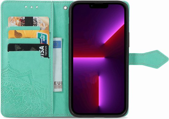 Étui de téléphone vert à motif floral, avec fentes pour cartes et support déplié.