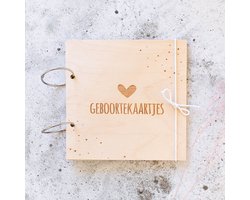 Houten bewaarbundel geboortekaarten | 20 x 20 cm | kaarten bewaarbundel hartje