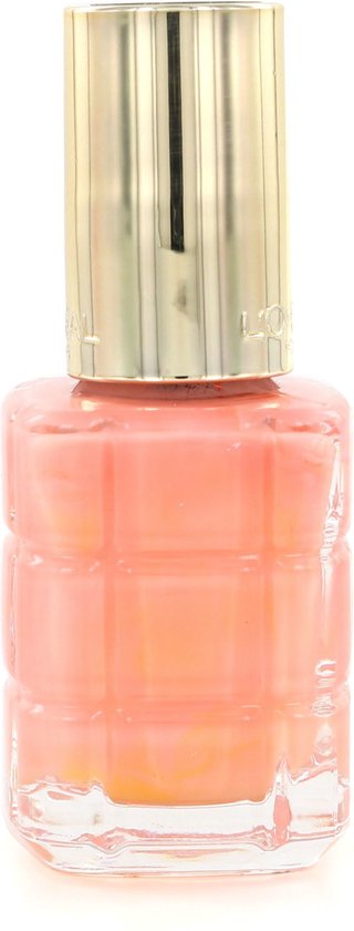 L'Oréal nagellak, lichtroze met gouden dop.
