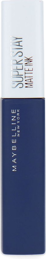 Maybelline Super Stay Matte Ink lipstick in donkerblauw. Tekst: SUPER STAY MATTE INK, MAYBELLINE NEW YORK.