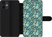 Bookcase Geschikt voor iPhone 12 Mini telefoonhoesje - Retro - Bloemen - Patronen - Blauw - Met vakjes - Wallet case met magneetsluiting