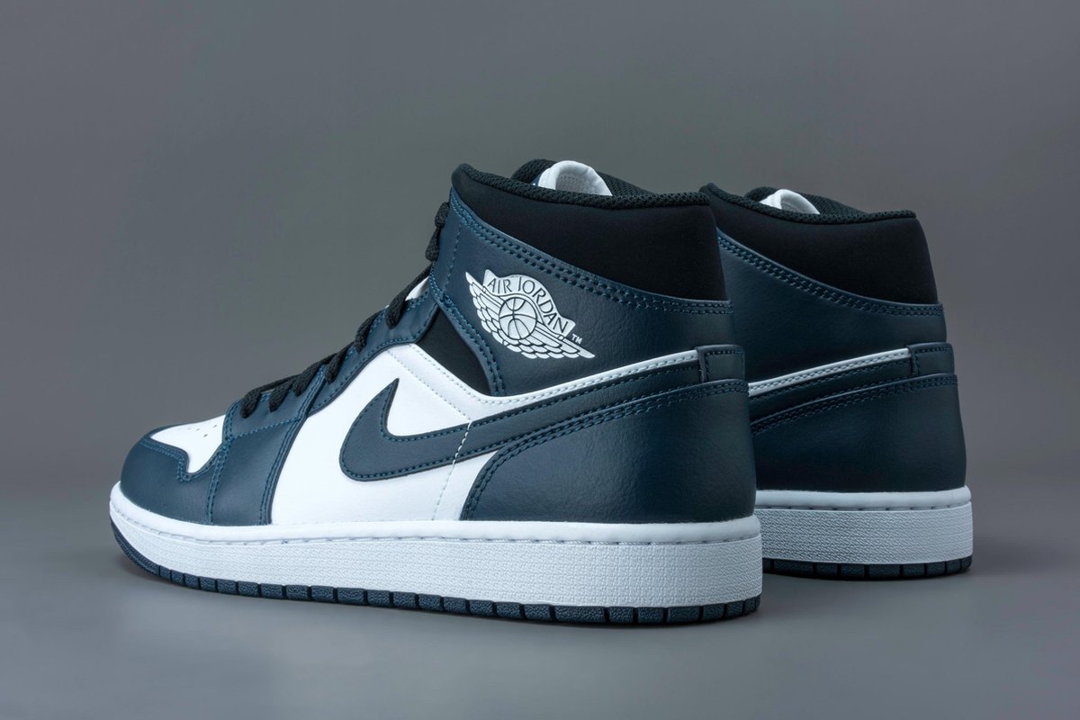 Nike Air Jordan 1 Mid, Amory Navy/White/-Black, Mid teal, 554725 411, EUR  45 | bol.com