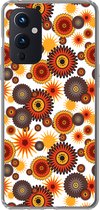 Geschikt voor OnePlus 9 hoesje - Design - Retro - Oranje - Bloemen - Siliconen Telefoonhoesje