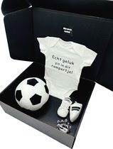 Kraamcadeau -baby voetbal - echt geluk in romper - kraamkado - babyshower - pakket kan ook rechtstreeks als cadeau worden verstuurd met romper maar keuze