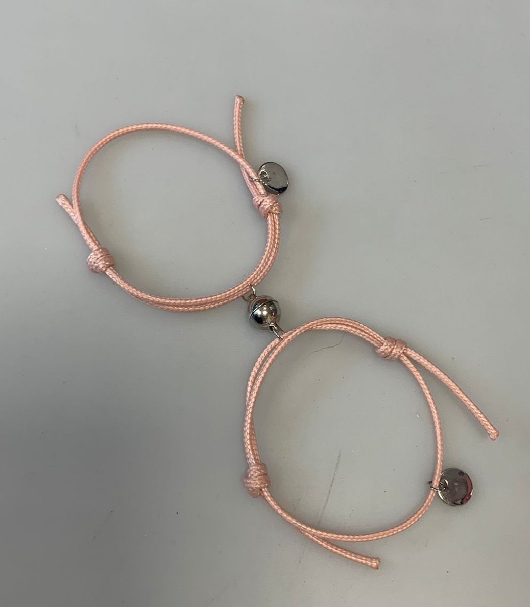Armband 2 stuks, persoonlijk gegraveerd - koppel armband - liefdes armband - voor hem en haar - moeder dochter armband - vriendschapsarmband - armband voor vriendinnen - vriendschapsarmband voor 2 - magneet armband – roze