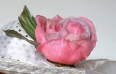 Donia Star - Handgemaakte roze echte zijde bloem met licht groene bladeren - Unique design, Stijlvolle, Gracieuze, Stadsoutfit, Smart Casual, Party, Paardenraces, Prinsjesdag, Brui
