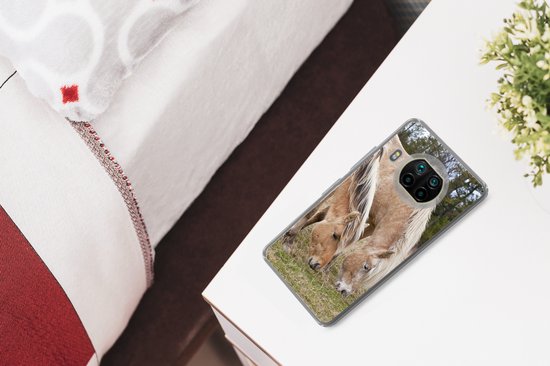 Xiaomi Mi 10T Lite 5G - Deux chevaux du fjord broutant dans un champ d'herbe - Coque en Siliconen pour téléphone