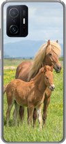 Geschikt voor Xiaomi 11 Lite 5G NE hoesje - Paarden - Veulen - Berg - Siliconen Telefoonhoesje