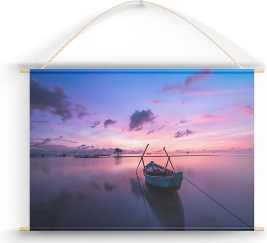 Bootje dobbert op meer met paarse zonsondergang als textielposter| Wanddecoratie Paars | Landschappen | iDecorate | Textielposter 60x40cm