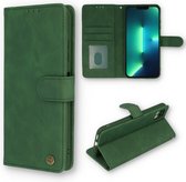 Casemania Hoesje Geschikt voor Apple iPhone SE 2022 Olive Green - Luxe Portemonnee Book Case - Kaarthouder & Magneetlipje