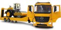 Gele Mercedes-Benz Arocs dieplader speelgoed vrachtwagen met opgeladen gele roller.