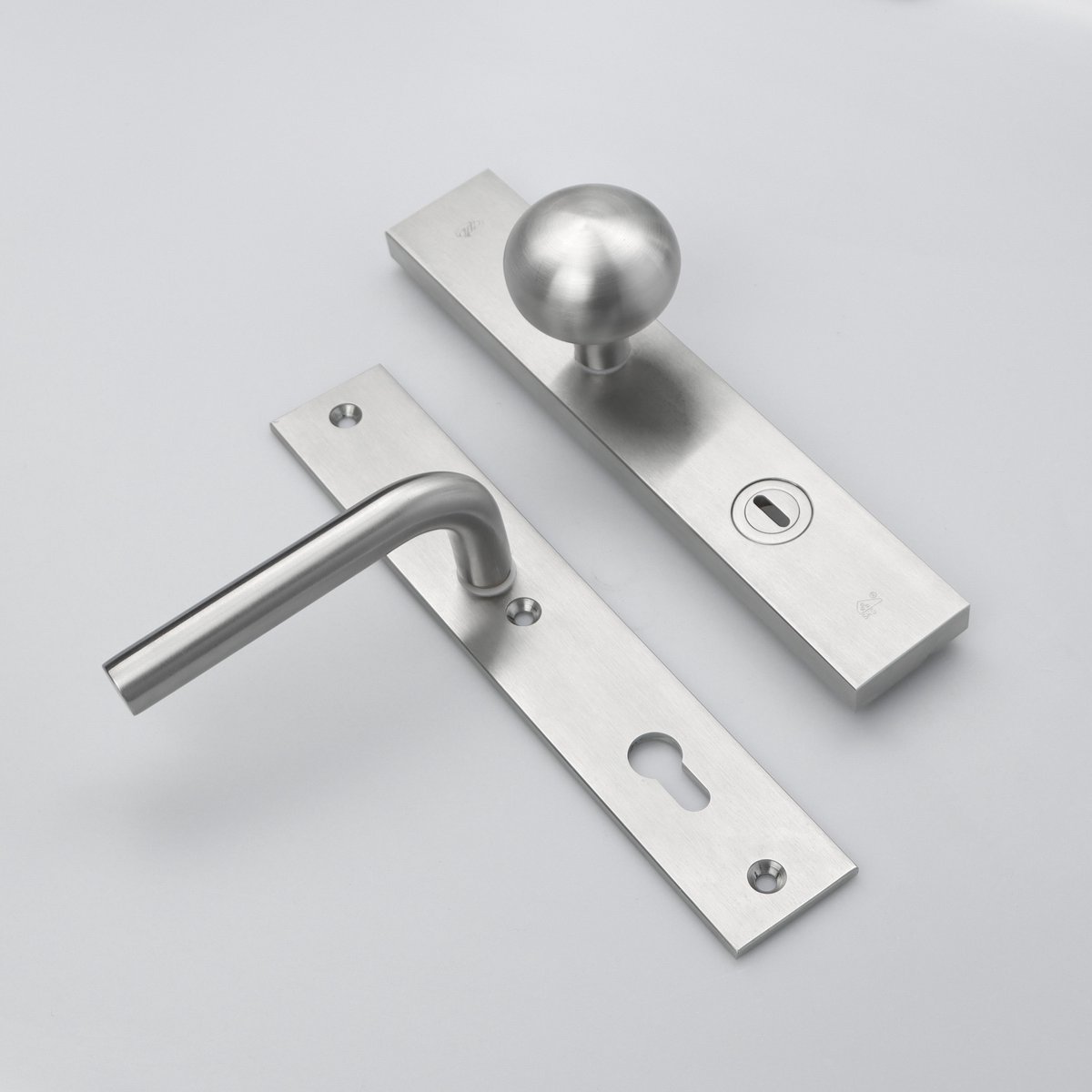 MASSIEF RVS Tzunali Deurbeslag. Model TAMEGA SKG*** BREED T=15/5 VKTB (kerntrek) PC92 BUITEN KNOP CASTELLO; BINNEN KRUK PORTO