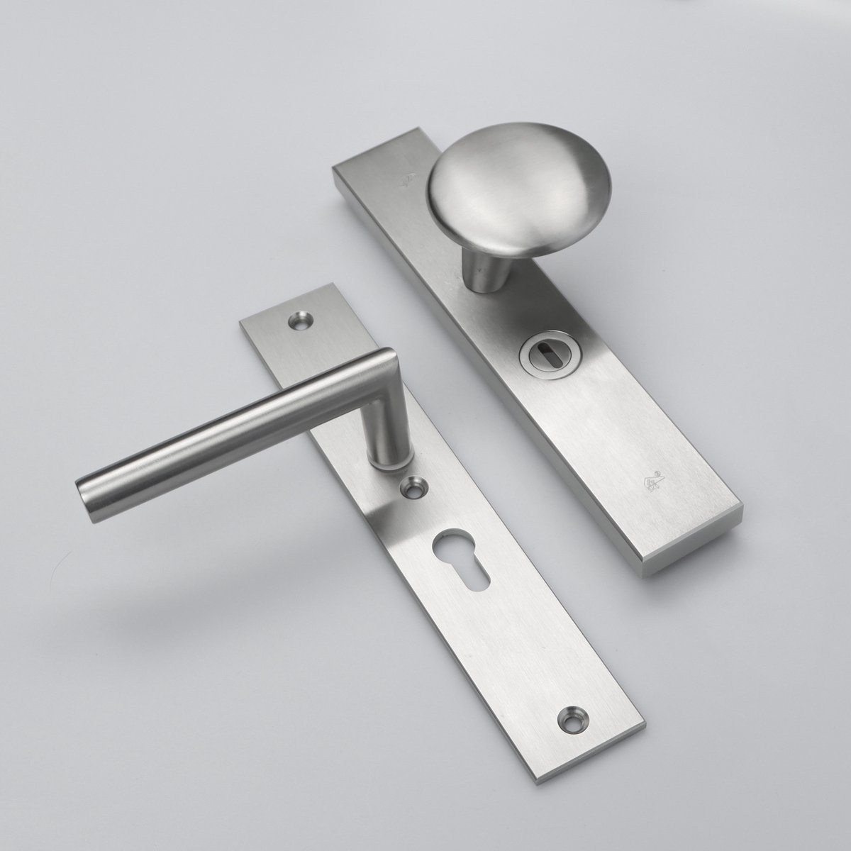 MASSIEF RVS Tzunali Deurbeslag. Model TAMEGA SKG*** BREED T=15/5 VKTB (kerntrek) PC55 BUITEN KNOP GUARDA; BINNEN KRUK ANADIA