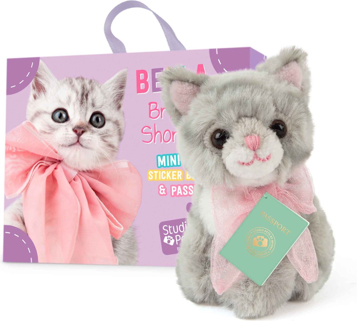 Studio Pets® Mini Knuffel Kat Bella (8 cm) met Koffer, Paspoort & Stickerboek