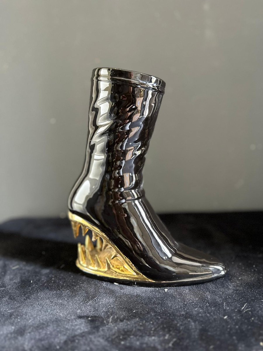Goodyz - Vaas - Laars model - Kort - Keramiek - Zwart/goud - 25cm hoog