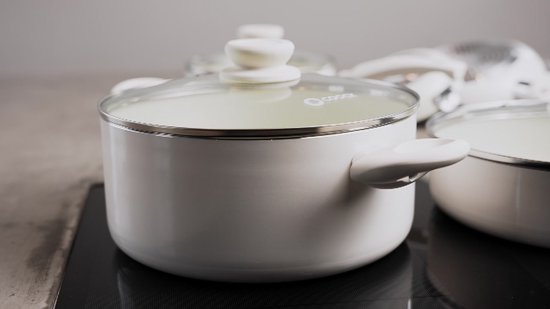 COOCK 22-Delige Pannenset Inductie - Speciale Anti-Aanbak Coating - Ergonomische Koudgrepen - Gerecycled Aluminium - koekenpannenset - kookpottenset - Wit - Inclusief Onderzetters en E-book