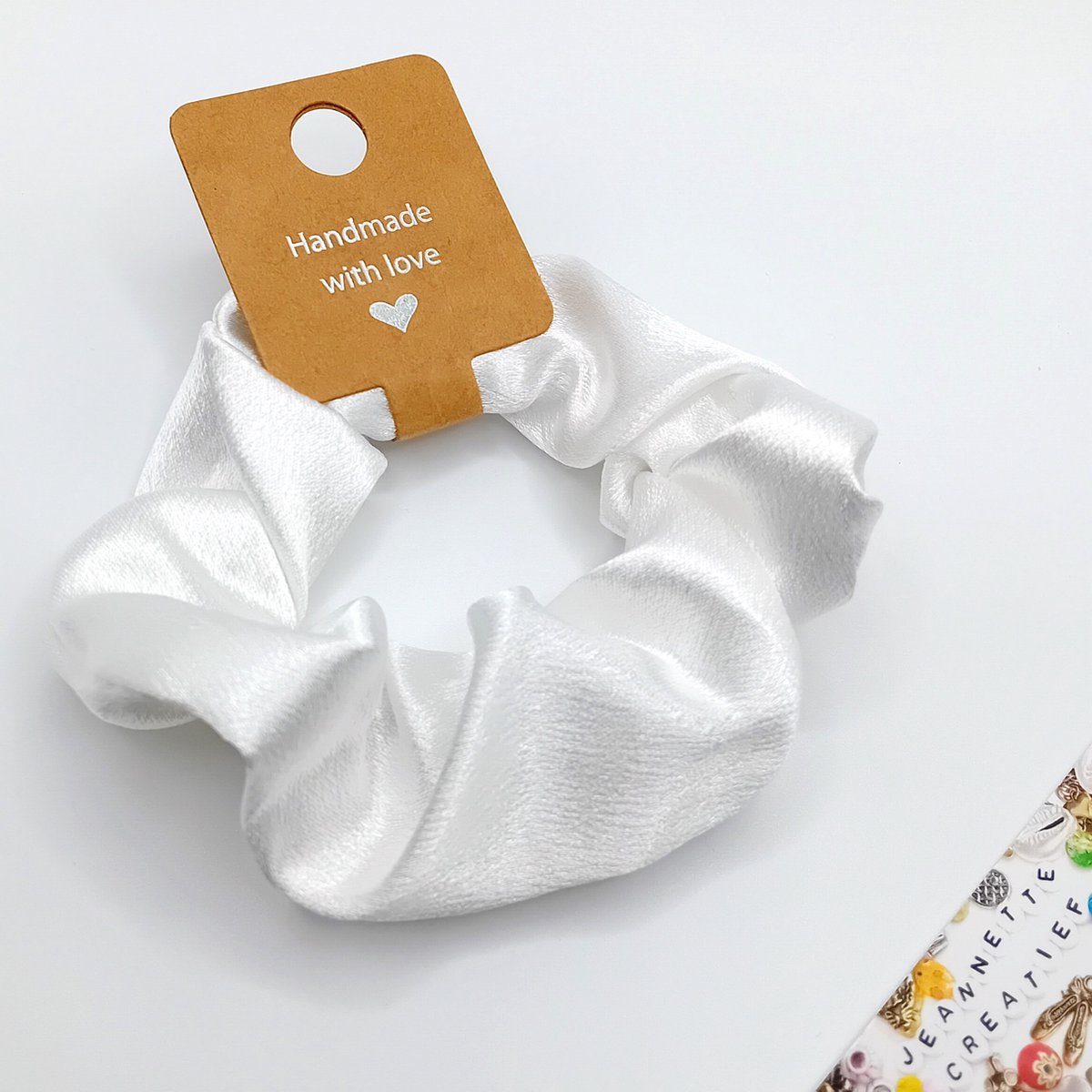 Jeannette-Creatief® - Scrunchie - Wit - Scrunchie - Witte Glanzende Scrunchie - Witte Scrunchie - Haarsieraad - Haarelastiek – Scrunchies