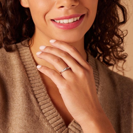 Bague en or blanc 14 kt avec 7 diamants (0,05 ct)