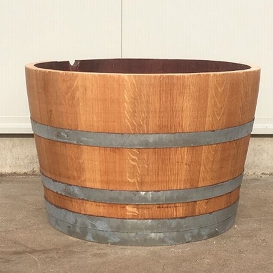 2 stuks Half Wijnvat 112 liter, geolied met lijnolie - Plantenbak - Vijver - Bloempot