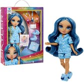 Rainbow High Winter Break Skyler Bradshaw - Blauwe Fashion Pop Met 2 Outfits En Accessoires