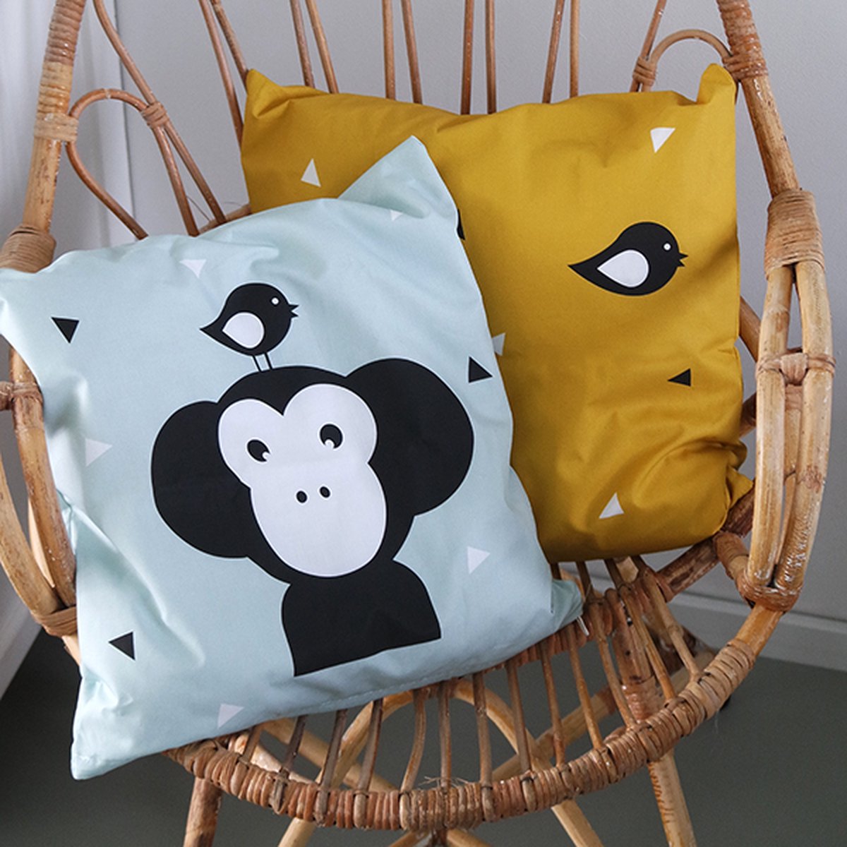 Sierkussen Aap mint 40x40 tweezijdig met rits inclusief vulling voor kinderkamer