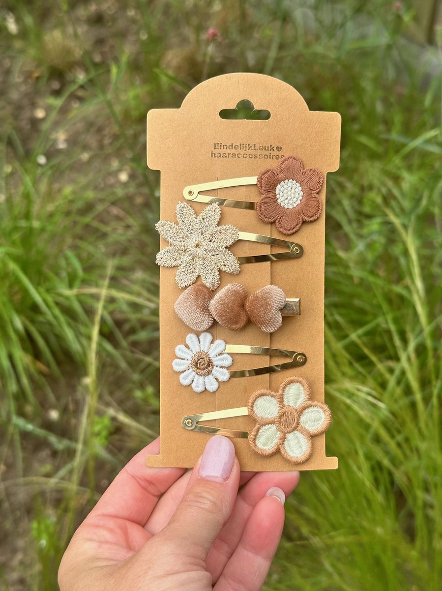 Haarspeldjes voor meisjes en baby's - Haarknipjes - Haarclips - Haarknipjes bloem bruin - Nude haarknipjes - Kraamcadeau - Haarknipjes witte bloem - handgemaakte haaraccessoires - Cadeautje - Naturel kleuren