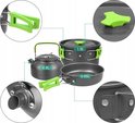 Kampeerservies set met waterkoker (0.8L), pan (1.8L), koekenpan (0.85L) met groene handvatten en details.