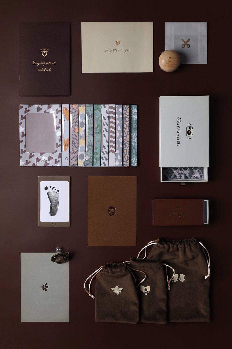 Pure Moms - Bruine Luxe Memory box - Baby Herinneringsdoos - Kraamcadeau - Babyshower Babycadeau - Voor Eerste Babyjaren - Houten Tanden doosje - Zeer luxe Baby Geschenkset - 24 delig Herinneringsdoos - inclusief inktafdrukje - Speentje – foto 6