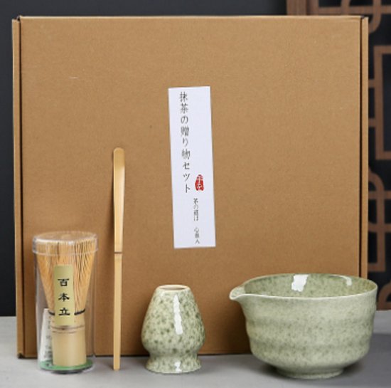 De Matcha lepel hoort bij de verse Matcha thee van
