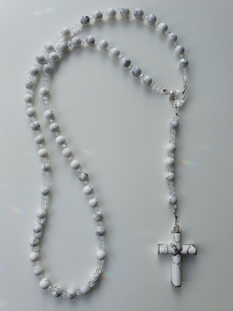 Rozenkrans, Paternoster geheel gemaakt met Howliet (halfedelsteen) en o.a, Kristallen van Swarovski, met een kruis van Howliet (gebedssnoer, kruisteken, Meditatie, spiritueel, geloof, geloofsteken, Cadeau, ketting, gebedsketting, kerstpakket