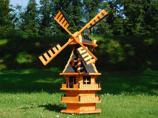 Een windmolen en watermolen van hout, geïmpregneerd