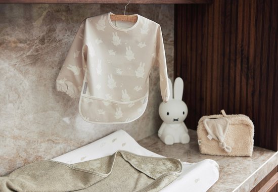 Jollein x Nijntje Slab Waterproof Met Mouw Miffy&Snuffy - Nougat van Jollein — afbeelding 4