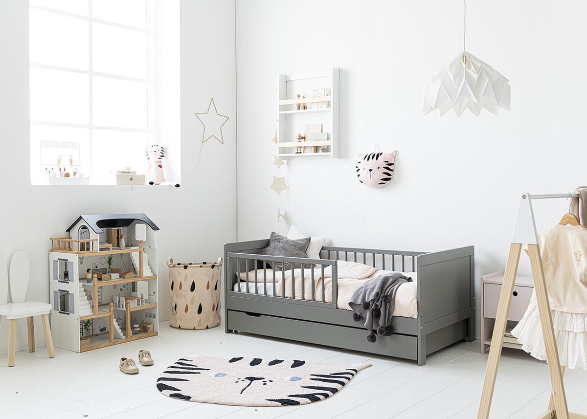 Petite Amélie Houten Poppenhuis - Zwart, grijs en wit - H.80 cm - Incl. 19 Poppenhuis Meubels – Voor een moderne speelwereld vol avonturen — afbeelding 11