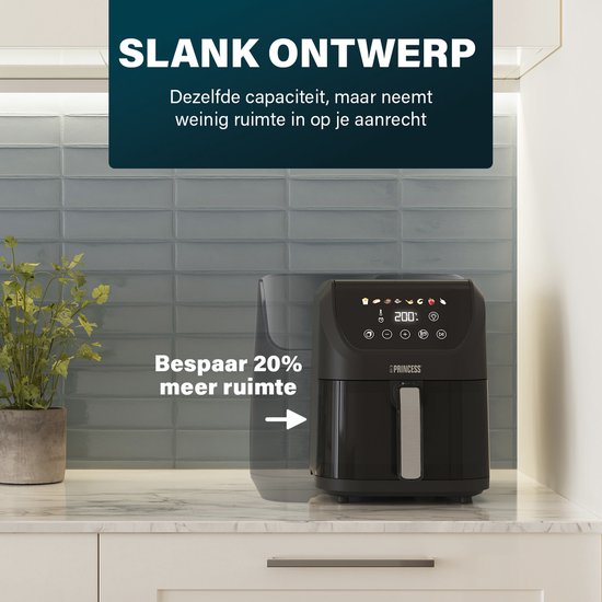 Zwarte Princess heteluchtfriteuse staat op een aanrecht, met de tekst 'Bespaar 20% meer ruimte'.