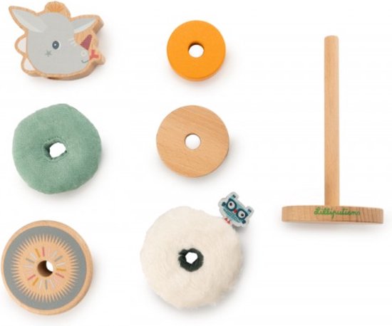 Gedemonteerde houten stapelpiramide met grijze giraffe kop, oranje, groene en houten ringen, en witte fluffy bal.