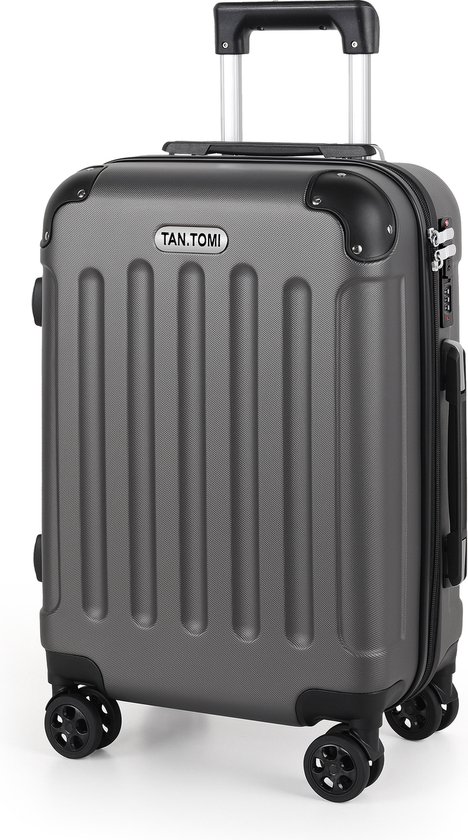 Grijze handbagage koffer van TAN.TOMI met een uitschuifbare handgreep en vier wielen.