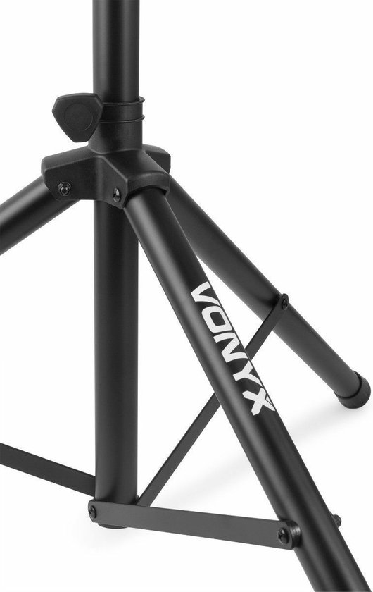 Gedetailleerde weergave van een zwart luidsprekerstatief met de opdruk 'VONYX'.