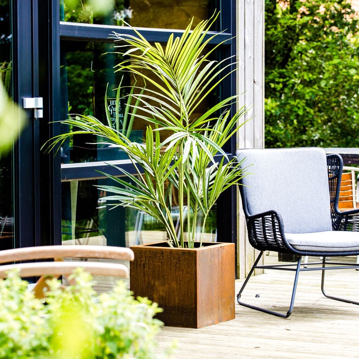 Corten staal plantenbak vierkant met pootjes en bodem
