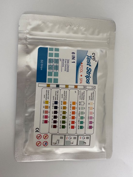 Verpakking CVD 6-in-1 teststrips voor zwembad en spa. Meet totaal chloor, vrije chloor, bromine, pH, totale alkaliteit en totale hardheid.
